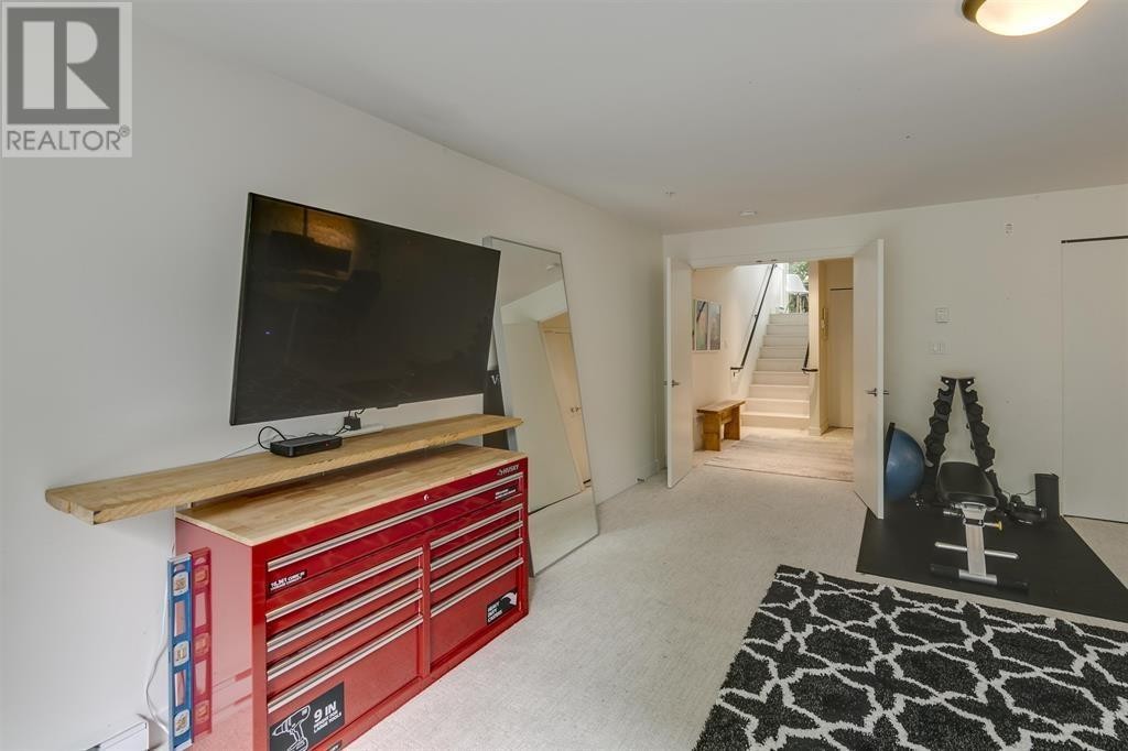 












4 265 E 8TH STREET

,
North Vancouver,




British Columbia
V7L1Y9

