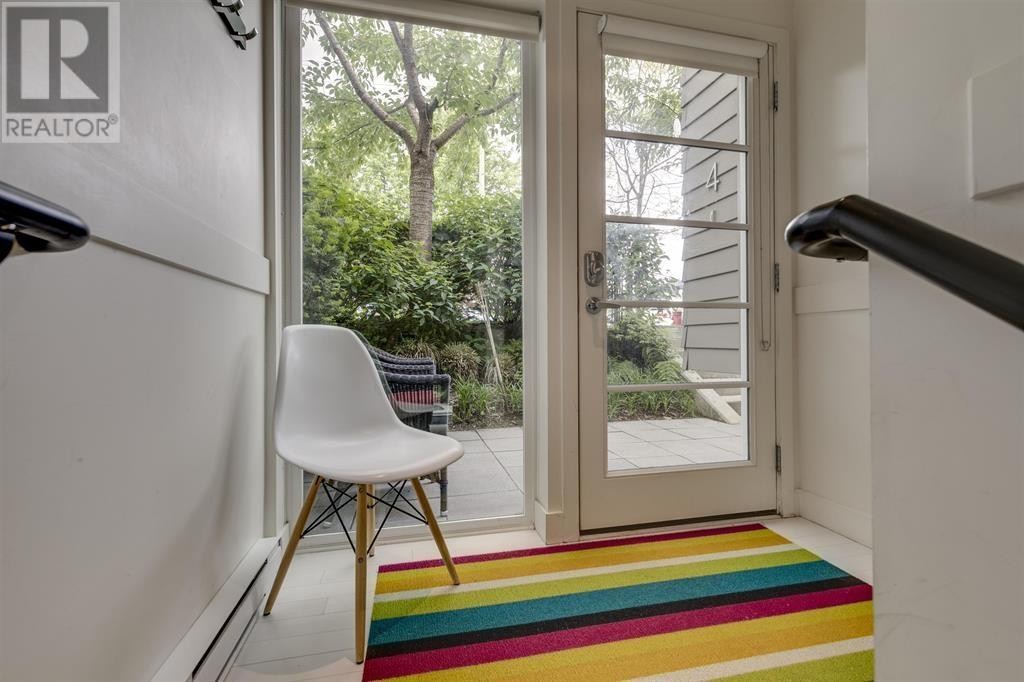 












4 265 E 8TH STREET

,
North Vancouver,




British Columbia
V7L1Y9

