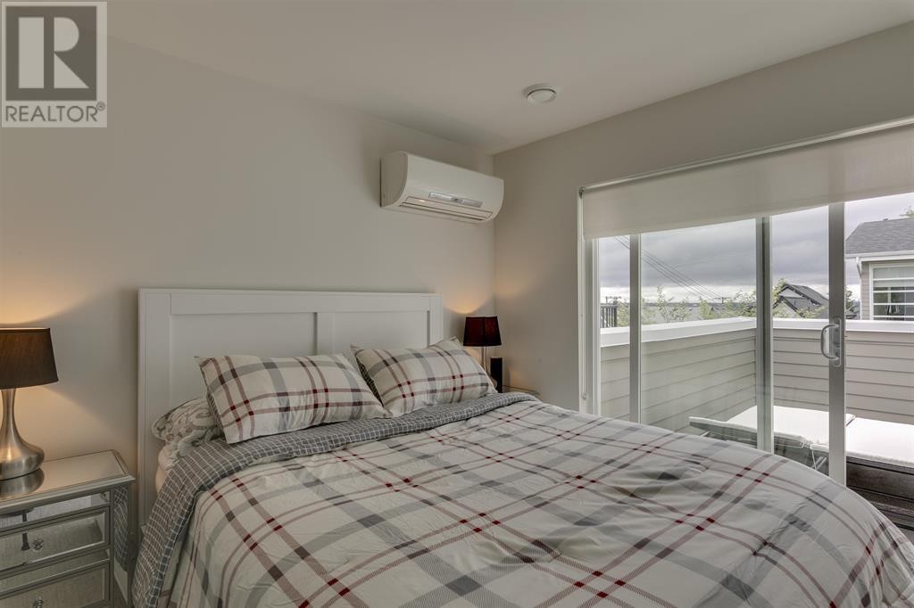 












4 265 E 8TH STREET

,
North Vancouver,




British Columbia
V7L1Y9

