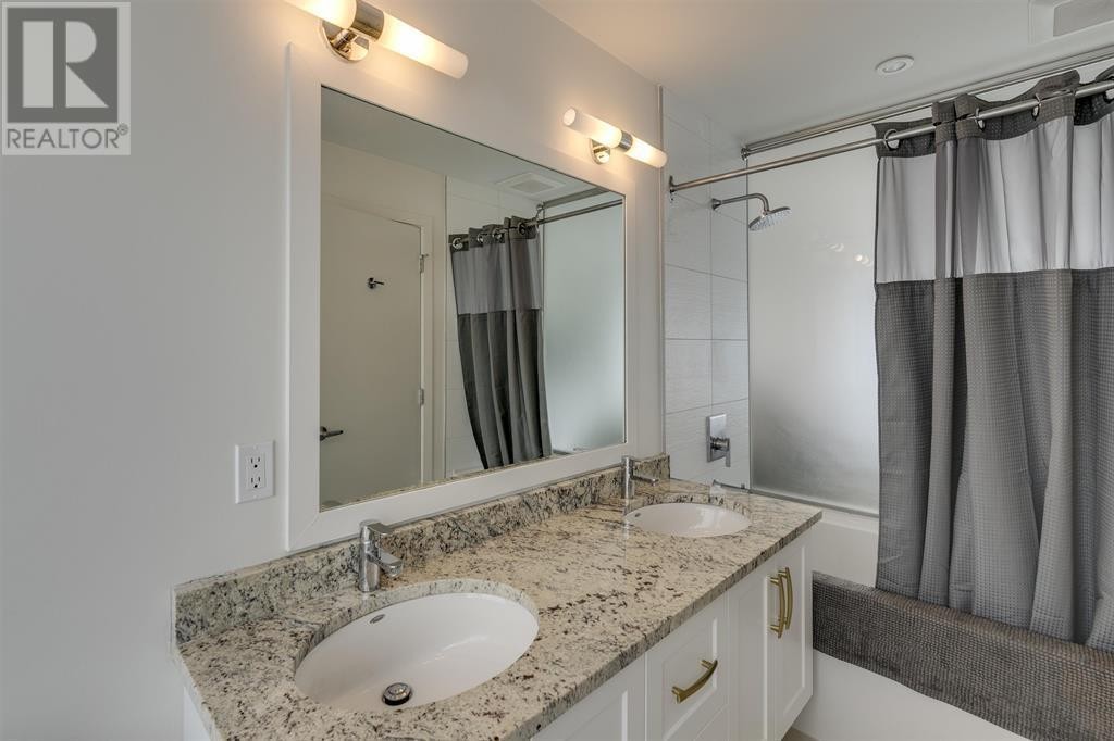 












4 265 E 8TH STREET

,
North Vancouver,




British Columbia
V7L1Y9

