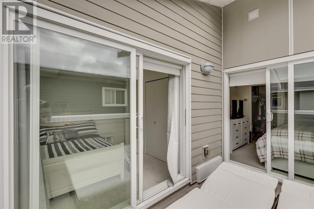 












4 265 E 8TH STREET

,
North Vancouver,




British Columbia
V7L1Y9

