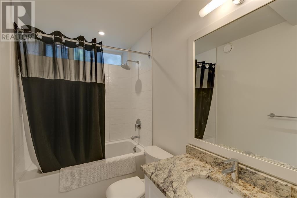 












4 265 E 8TH STREET

,
North Vancouver,




British Columbia
V7L1Y9

