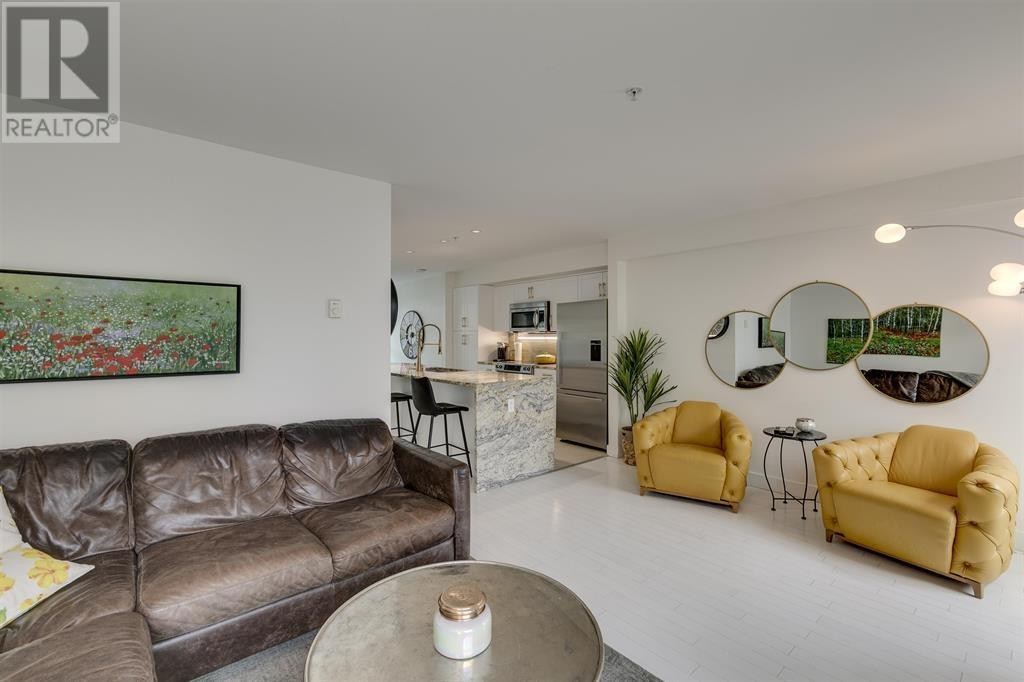 












4 265 E 8TH STREET

,
North Vancouver,




British Columbia
V7L1Y9

