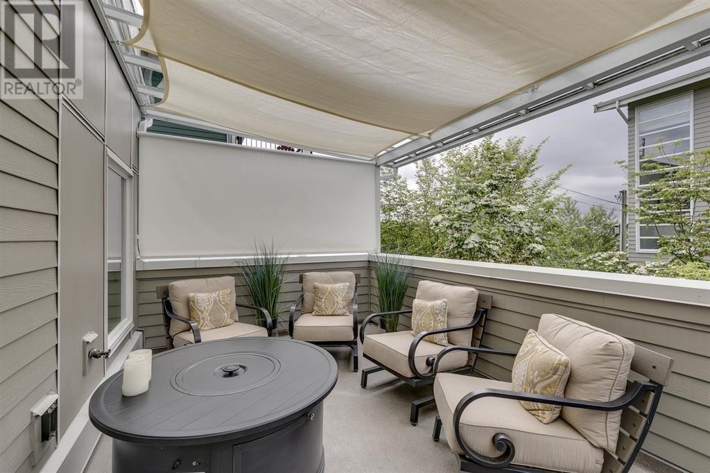 












4 265 E 8TH STREET

,
North Vancouver,




British Columbia
V7L1Y9

