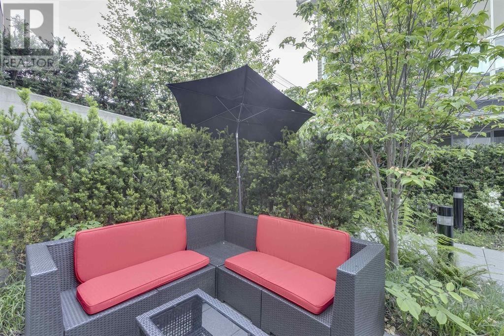 












4 265 E 8TH STREET

,
North Vancouver,




British Columbia
V7L1Y9

