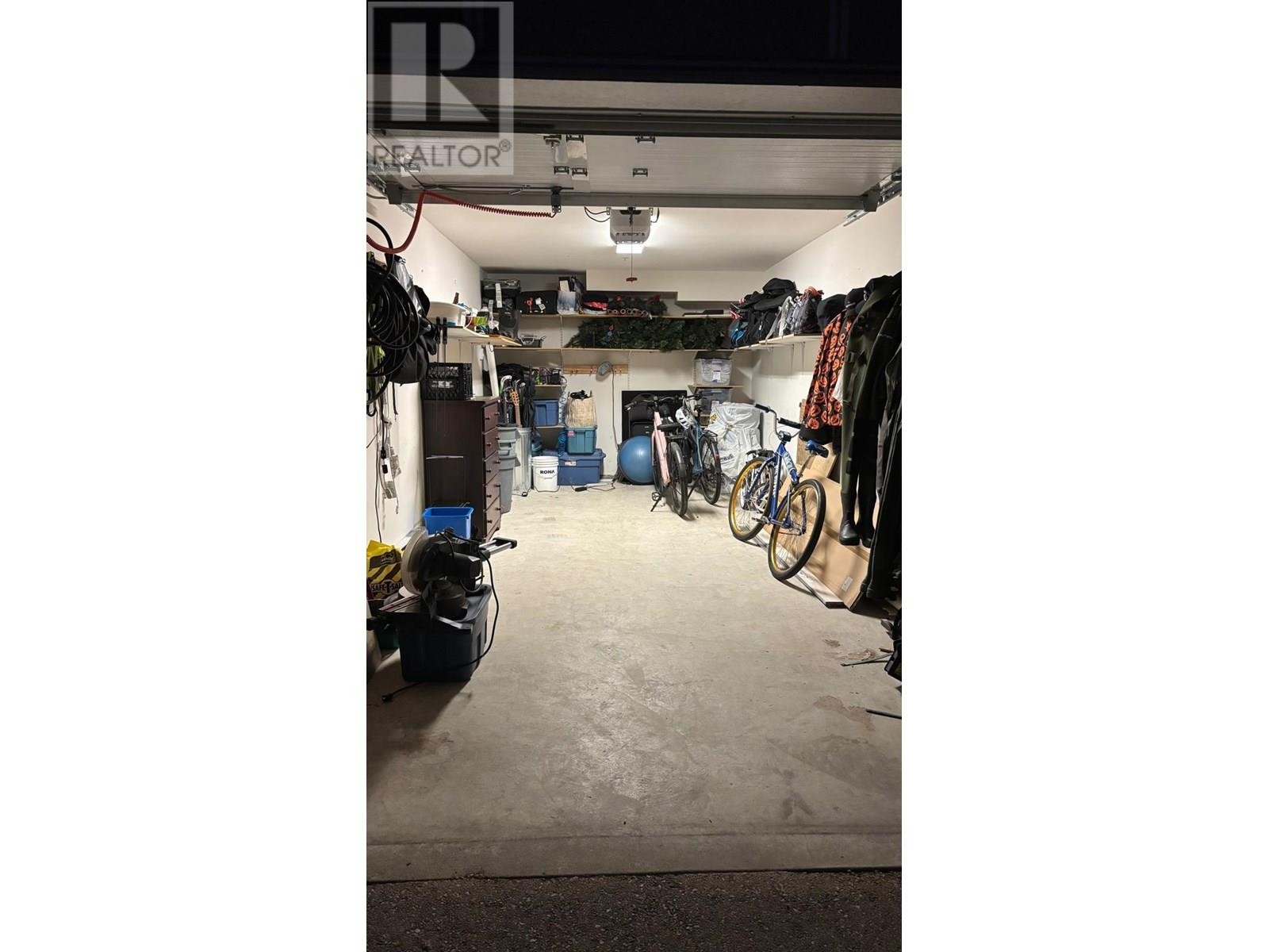 












4 265 E 8TH STREET

,
North Vancouver,




British Columbia
V7L1Y9

