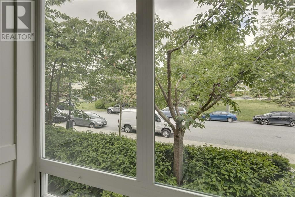 












4 265 E 8TH STREET

,
North Vancouver,




British Columbia
V7L1Y9

