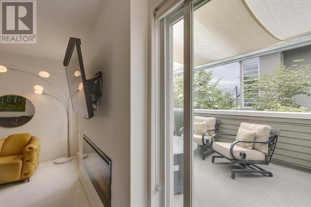 












4 265 E 8TH STREET

,
North Vancouver,




British Columbia
V7L1Y9

