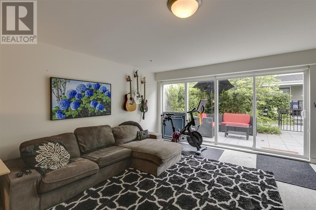 












4 265 E 8TH STREET

,
North Vancouver,




British Columbia
V7L1Y9

