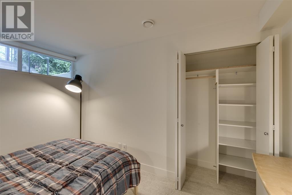 












4 265 E 8TH STREET

,
North Vancouver,




British Columbia
V7L1Y9

