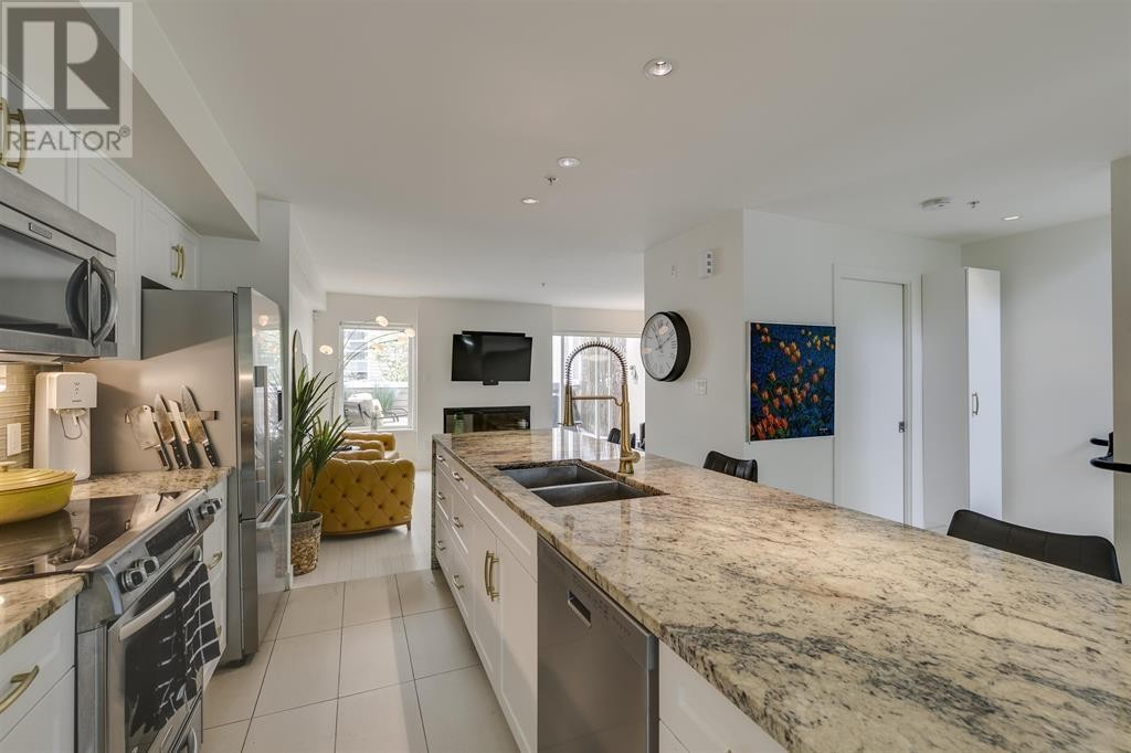 












4 265 E 8TH STREET

,
North Vancouver,




British Columbia
V7L1Y9

