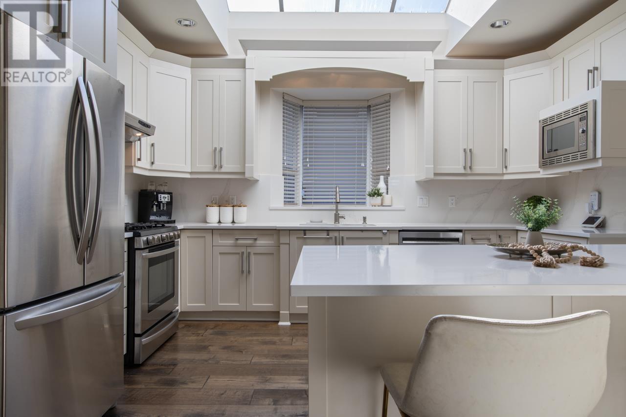 












2257 FULTON AVENUE

,
West Vancouver,




British Columbia
V7V1T7

