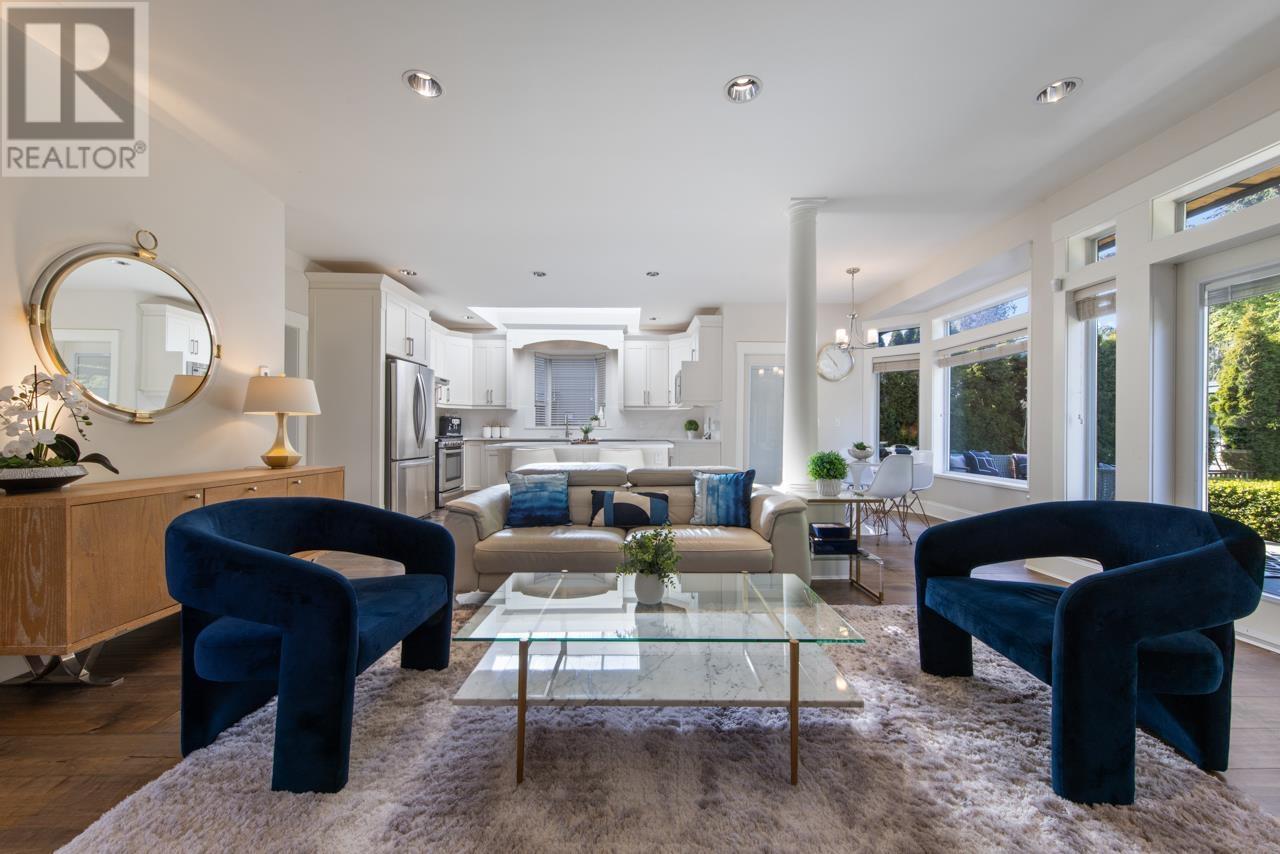 












2257 FULTON AVENUE

,
West Vancouver,




British Columbia
V7V1T7


