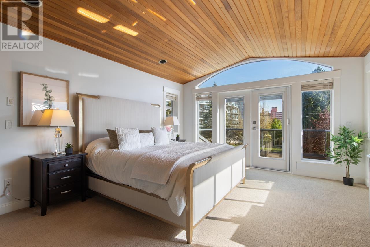 












2257 FULTON AVENUE

,
West Vancouver,




British Columbia
V7V1T7

