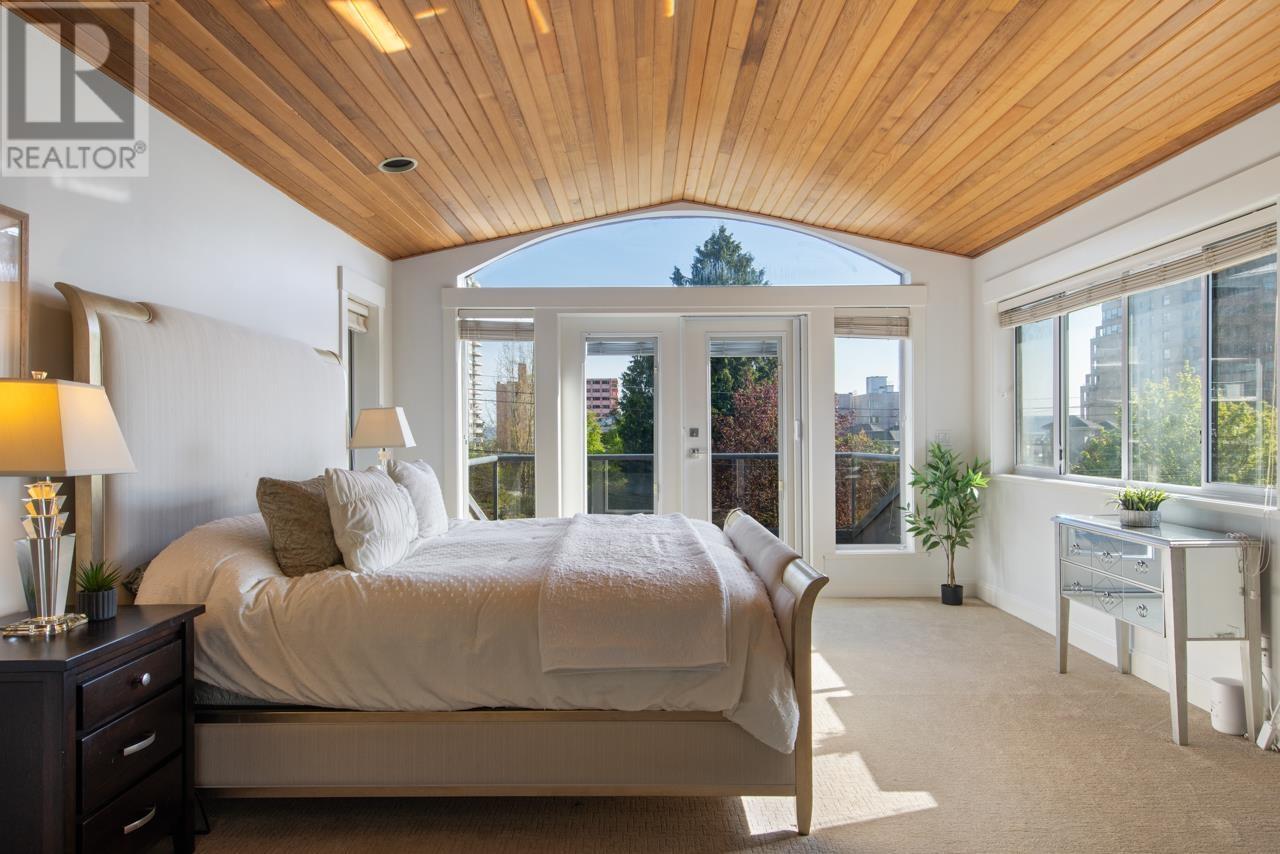 












2257 FULTON AVENUE

,
West Vancouver,




British Columbia
V7V1T7

