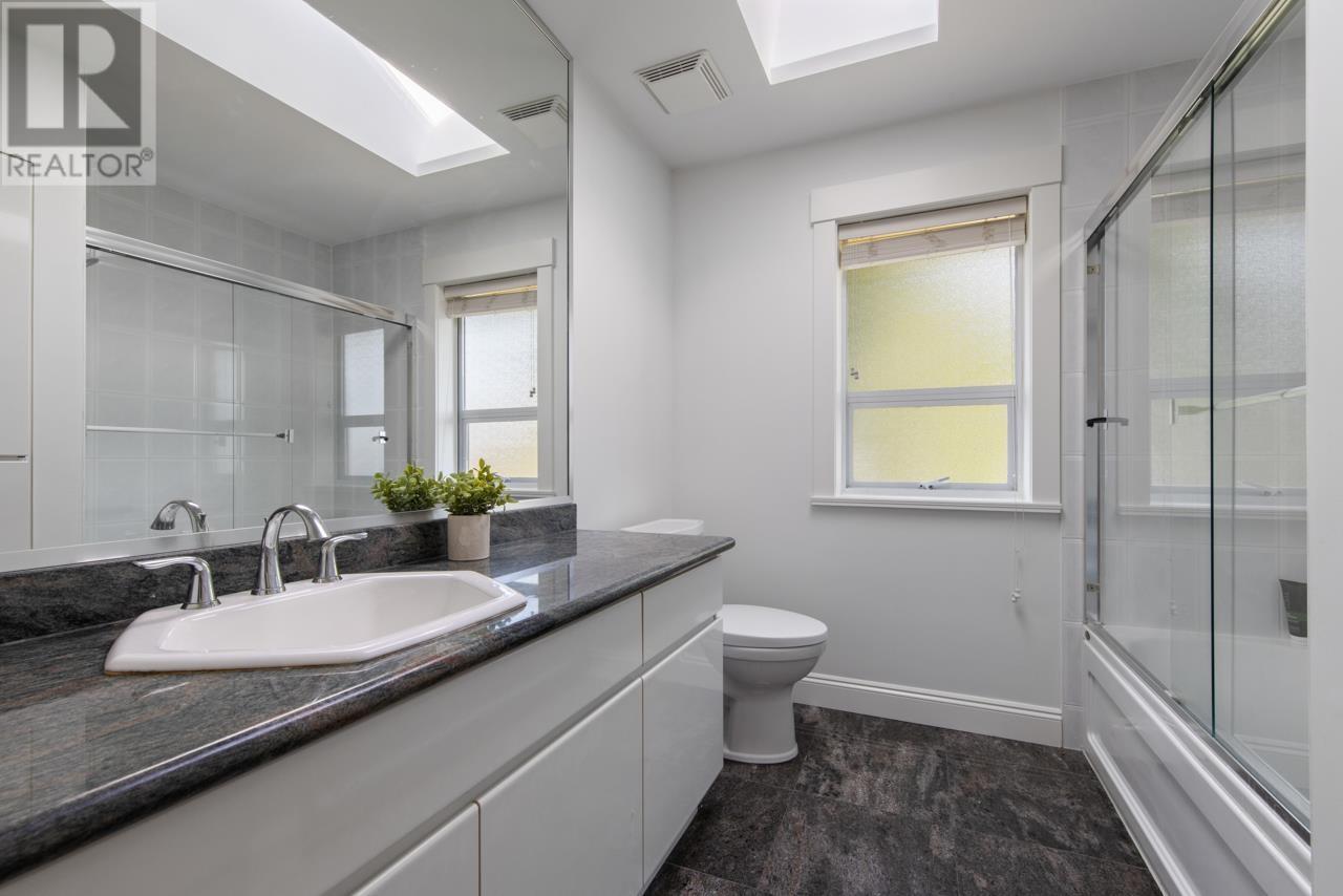 












2257 FULTON AVENUE

,
West Vancouver,




British Columbia
V7V1T7

