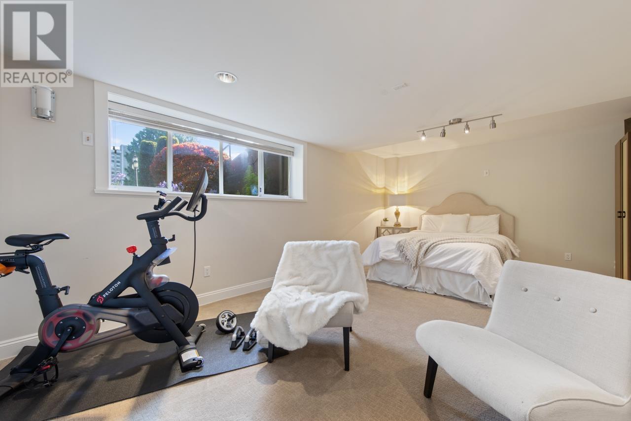 












2257 FULTON AVENUE

,
West Vancouver,




British Columbia
V7V1T7

