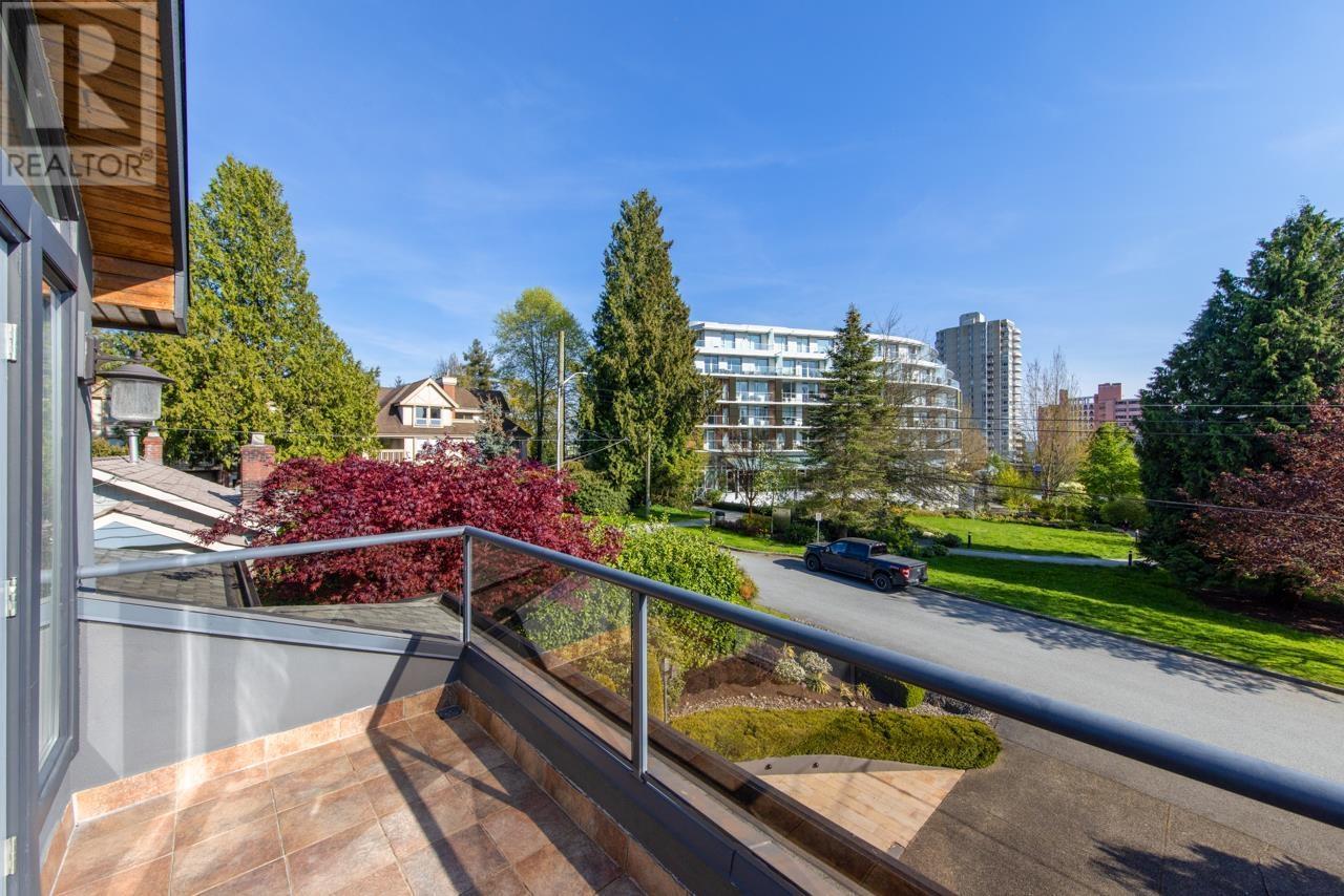 












2257 FULTON AVENUE

,
West Vancouver,




British Columbia
V7V1T7


