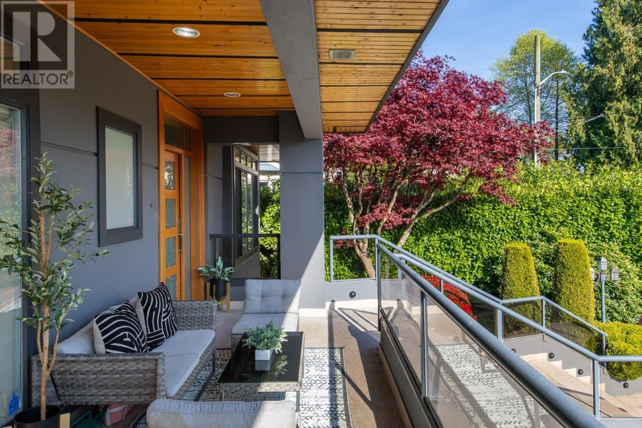 












2257 FULTON AVENUE

,
West Vancouver,




British Columbia
V7V1T7


