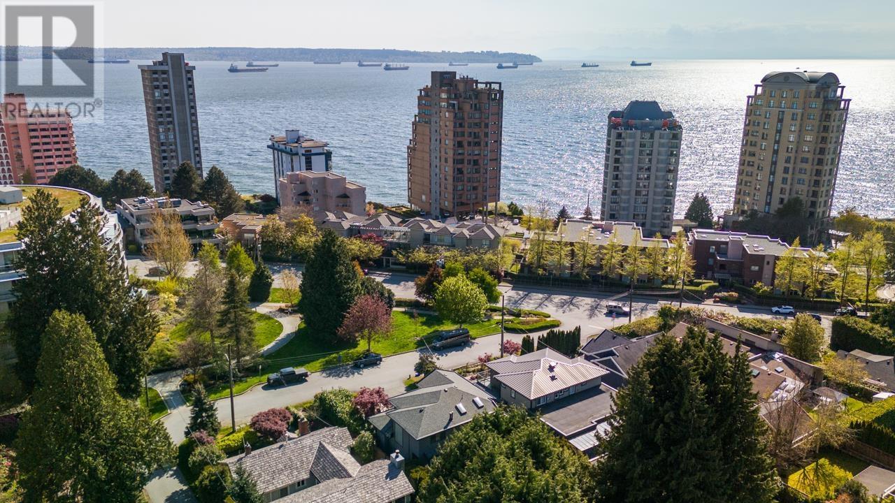 












2257 FULTON AVENUE

,
West Vancouver,




British Columbia
V7V1T7

