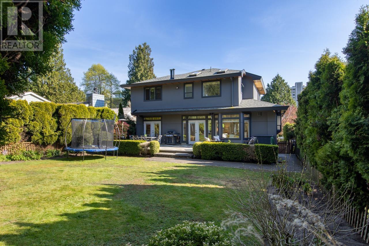 












2257 FULTON AVENUE

,
West Vancouver,




British Columbia
V7V1T7

