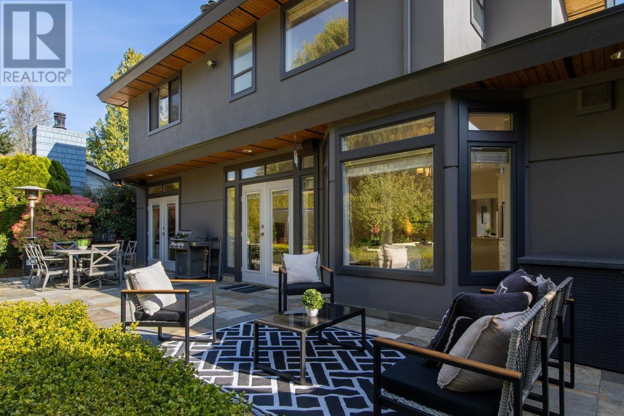 












2257 FULTON AVENUE

,
West Vancouver,




British Columbia
V7V1T7

