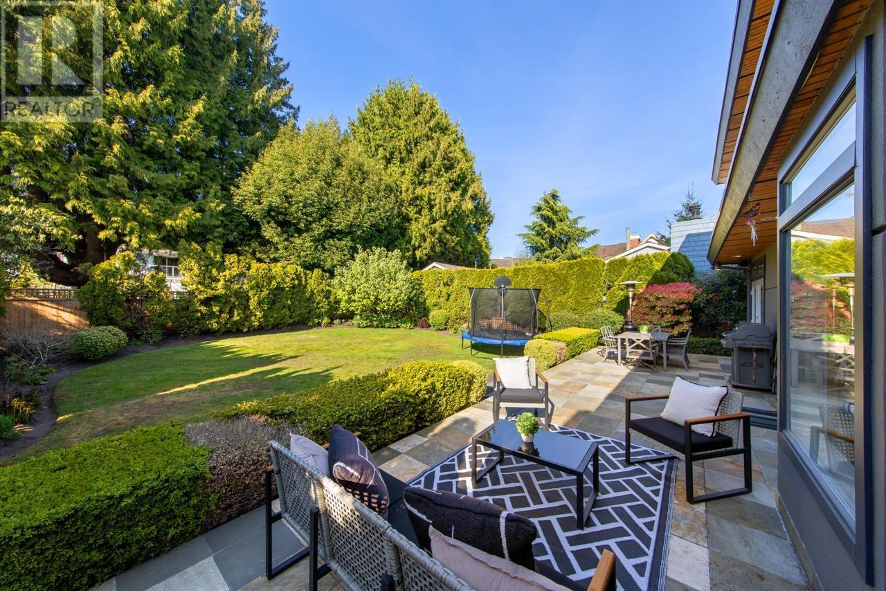 












2257 FULTON AVENUE

,
West Vancouver,




British Columbia
V7V1T7

