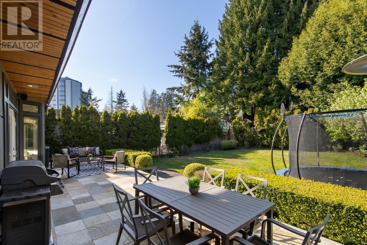 












2257 FULTON AVENUE

,
West Vancouver,




British Columbia
V7V1T7

