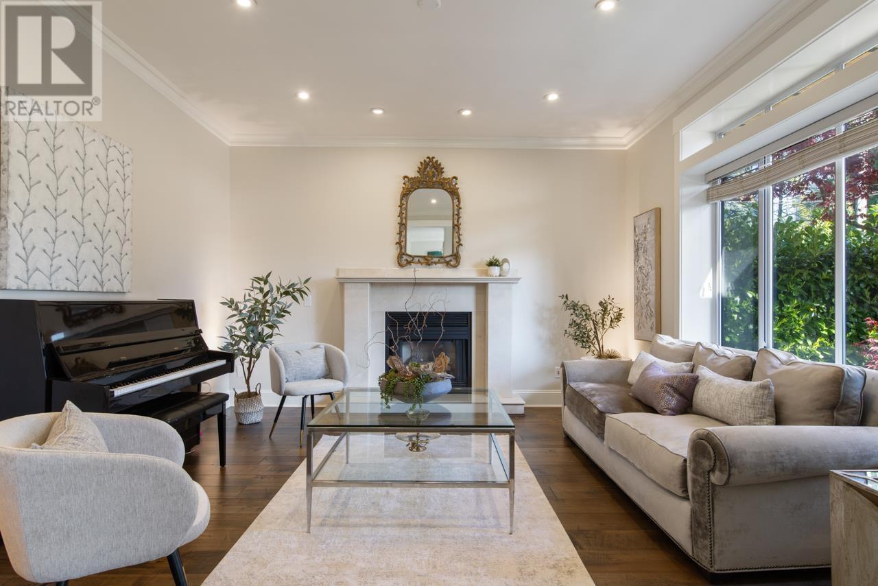 












2257 FULTON AVENUE

,
West Vancouver,




British Columbia
V7V1T7

