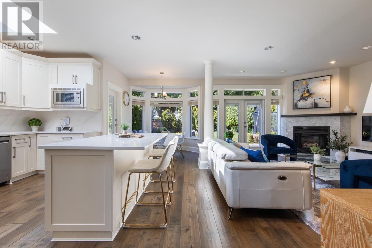 












2257 FULTON AVENUE

,
West Vancouver,




British Columbia
V7V1T7

