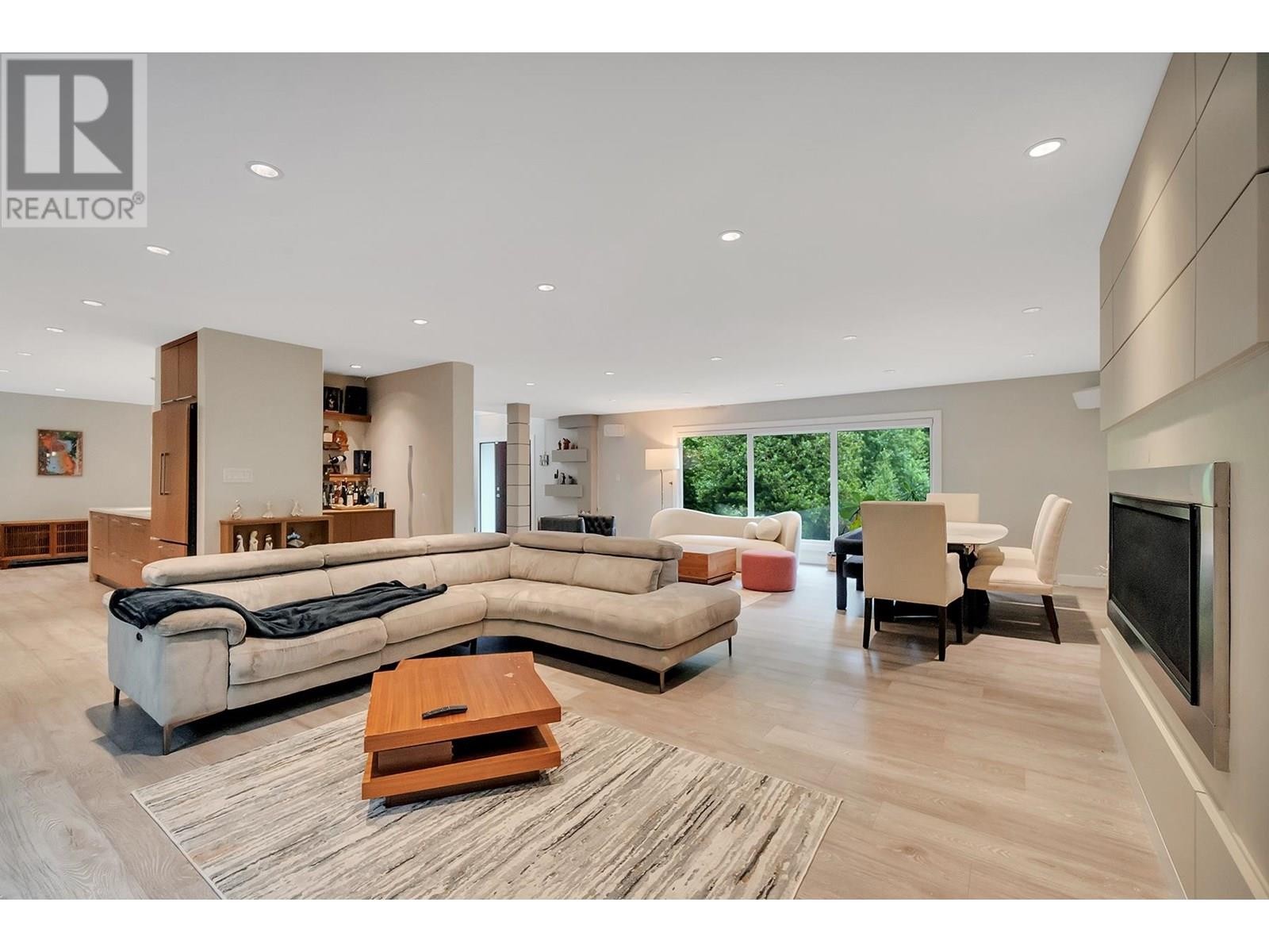 












701 KENWOOD ROAD

,
West Vancouver,




British Columbia
V7S1S7

