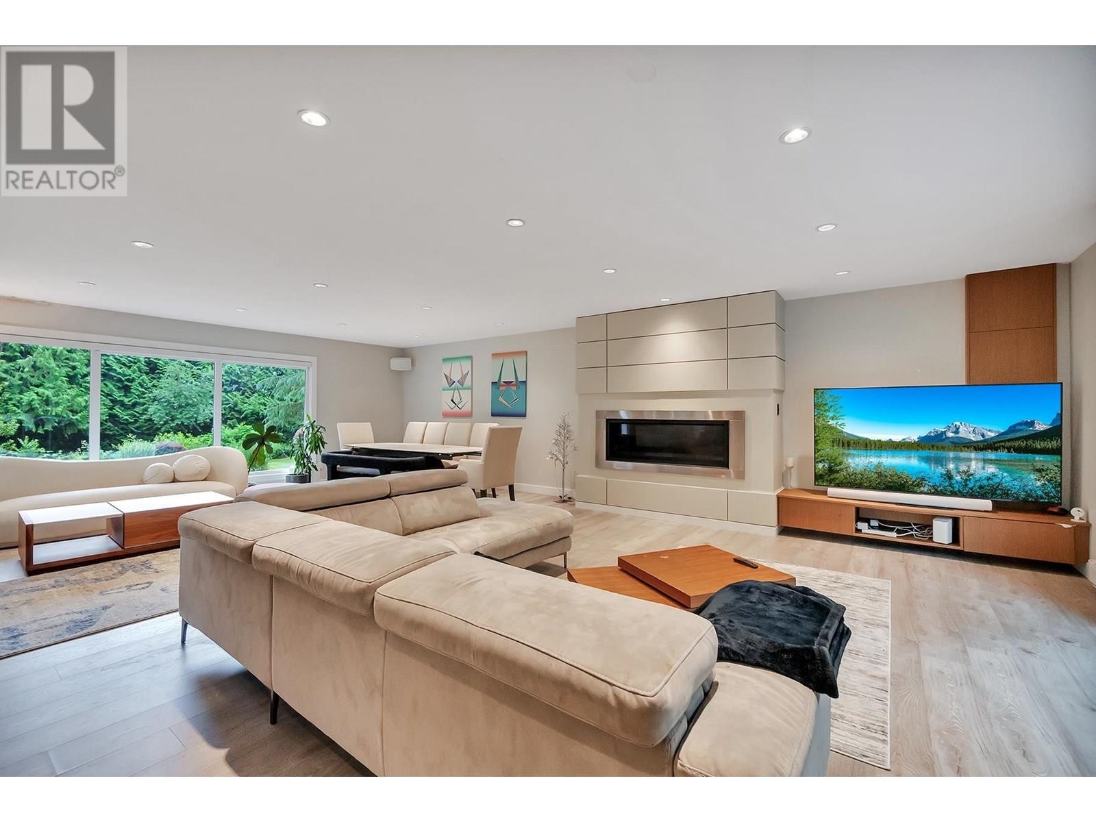 












701 KENWOOD ROAD

,
West Vancouver,




British Columbia
V7S1S7

