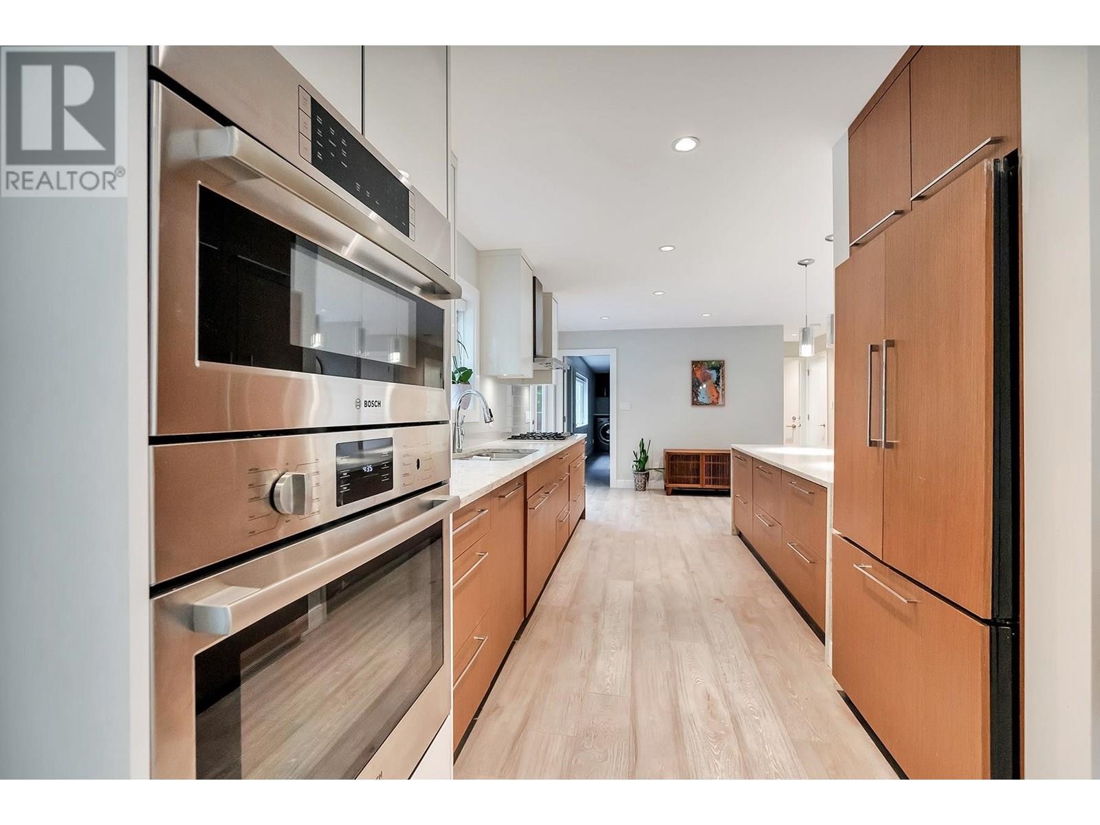 












701 KENWOOD ROAD

,
West Vancouver,




British Columbia
V7S1S7

