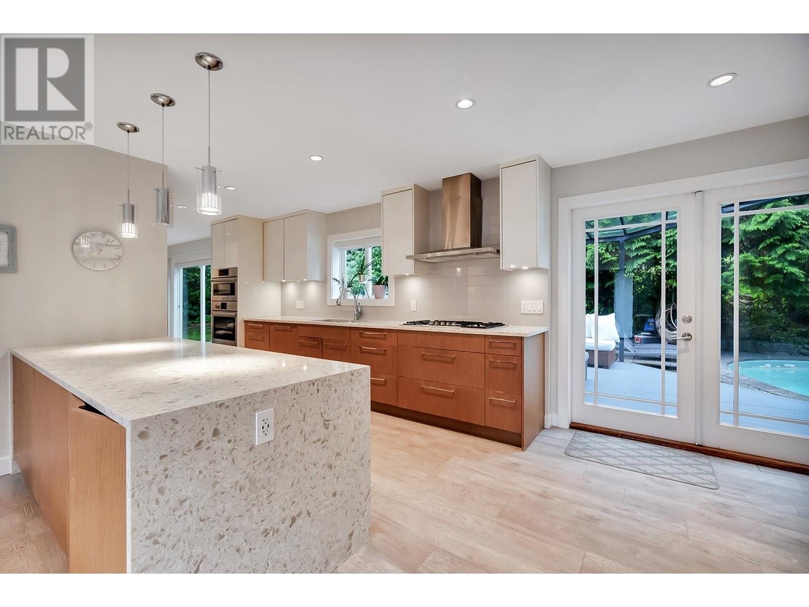 












701 KENWOOD ROAD

,
West Vancouver,




British Columbia
V7S1S7

