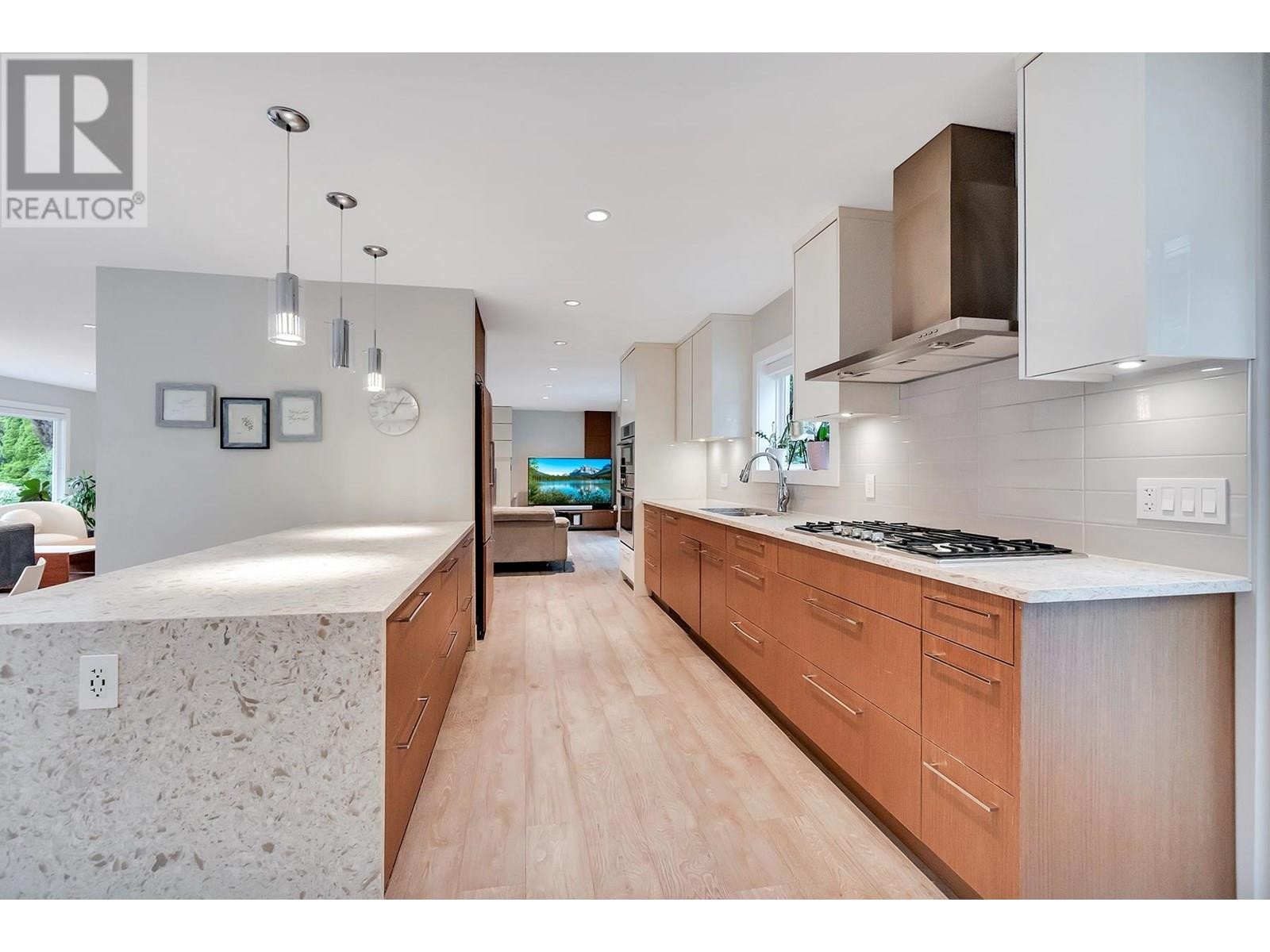 












701 KENWOOD ROAD

,
West Vancouver,




British Columbia
V7S1S7

