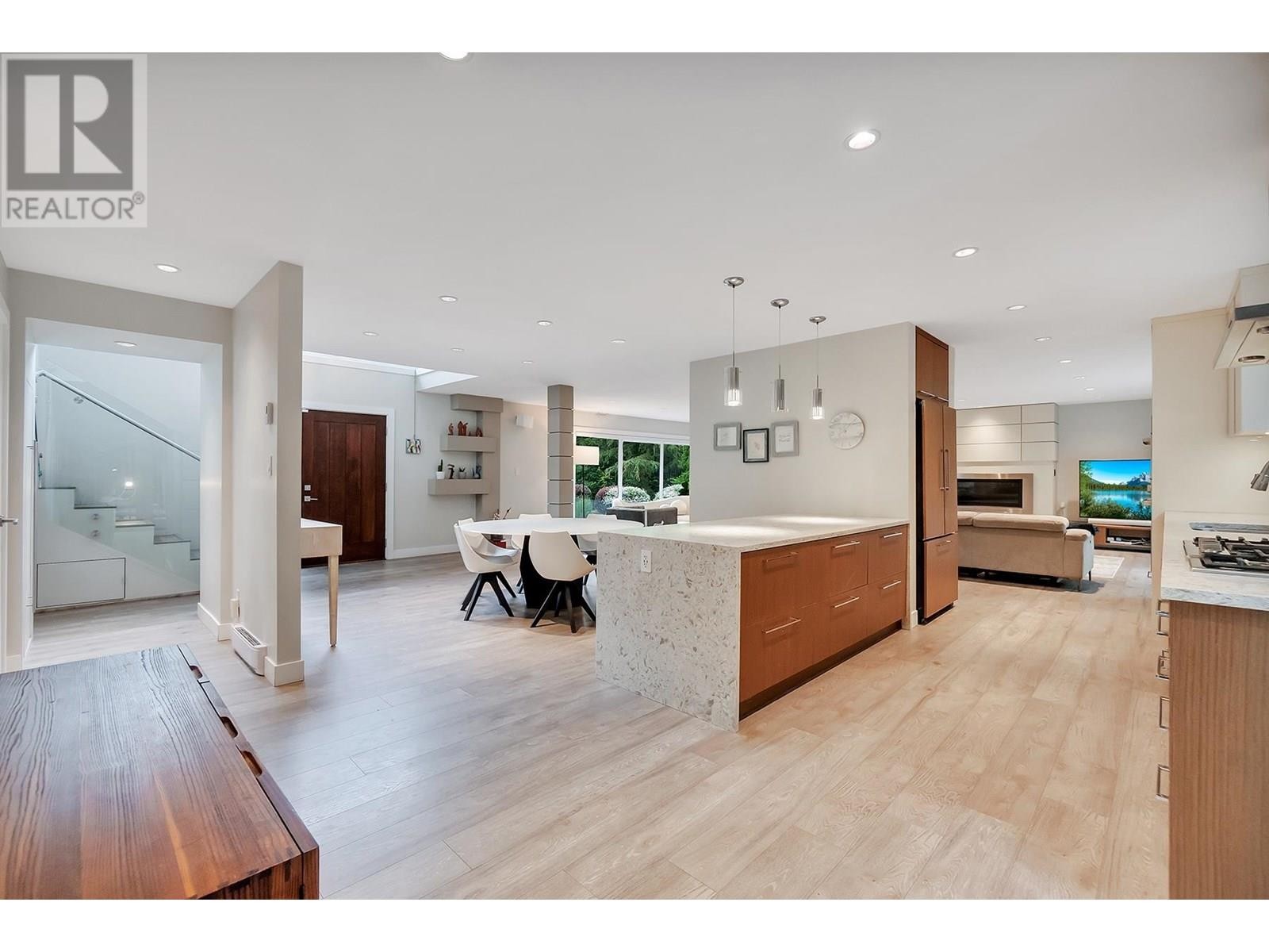 












701 KENWOOD ROAD

,
West Vancouver,




British Columbia
V7S1S7

