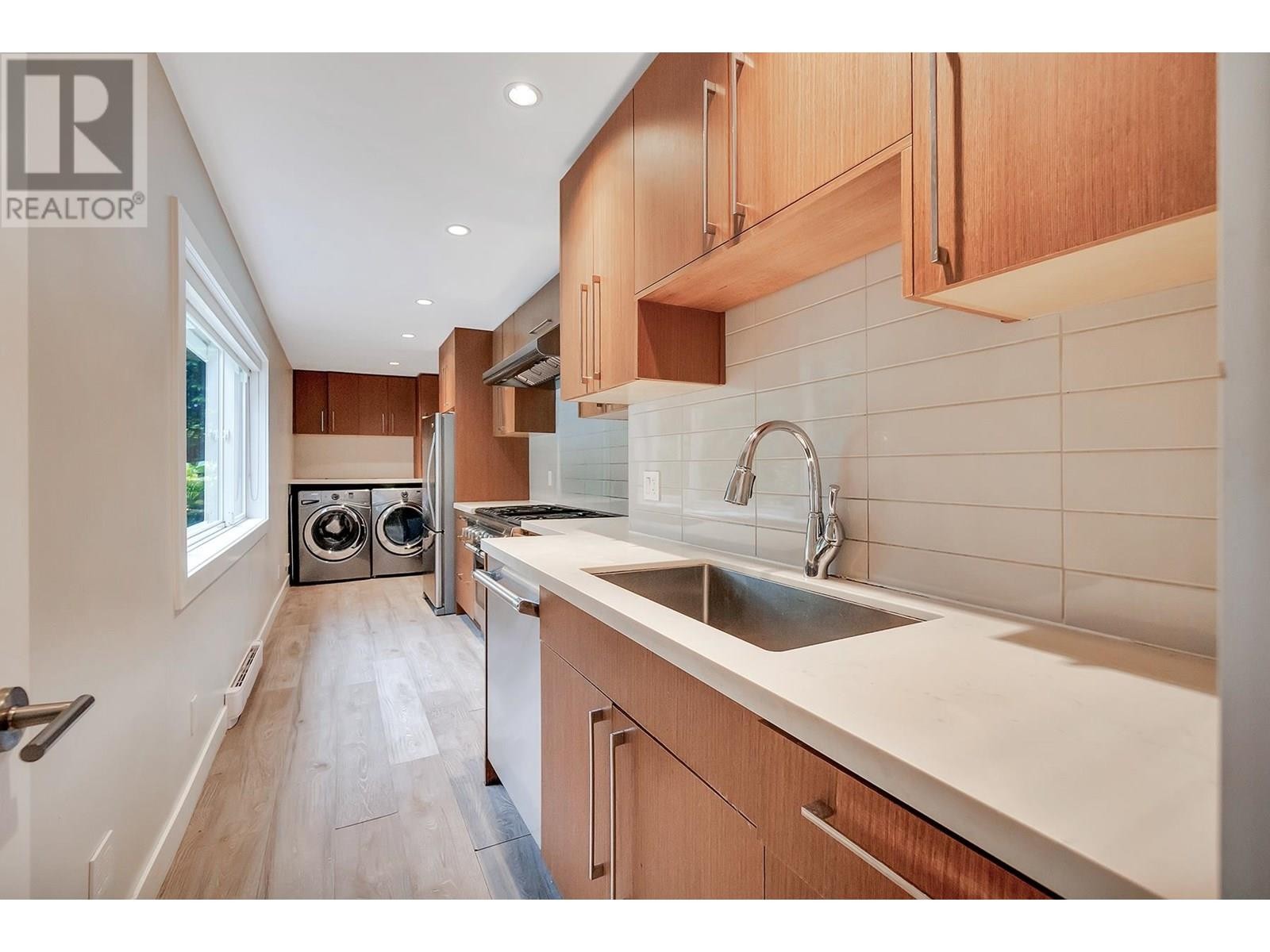 












701 KENWOOD ROAD

,
West Vancouver,




British Columbia
V7S1S7


