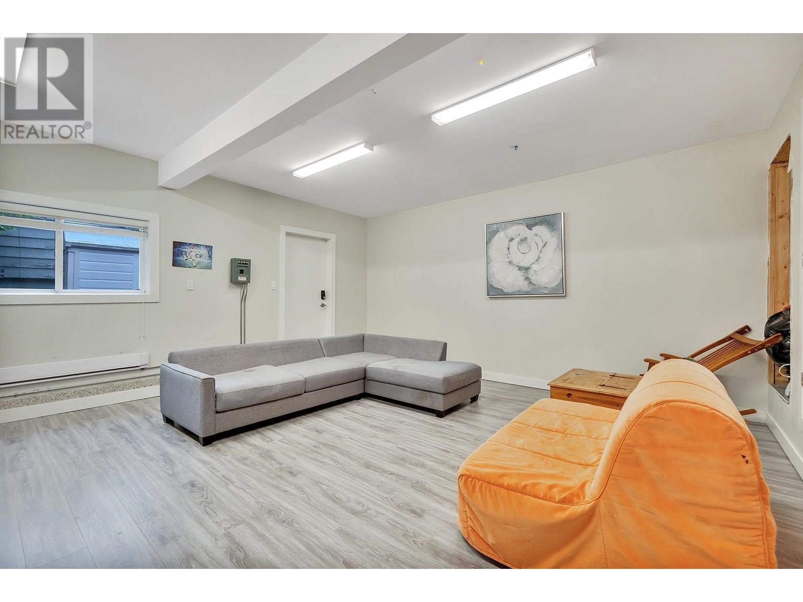 












701 KENWOOD ROAD

,
West Vancouver,




British Columbia
V7S1S7


