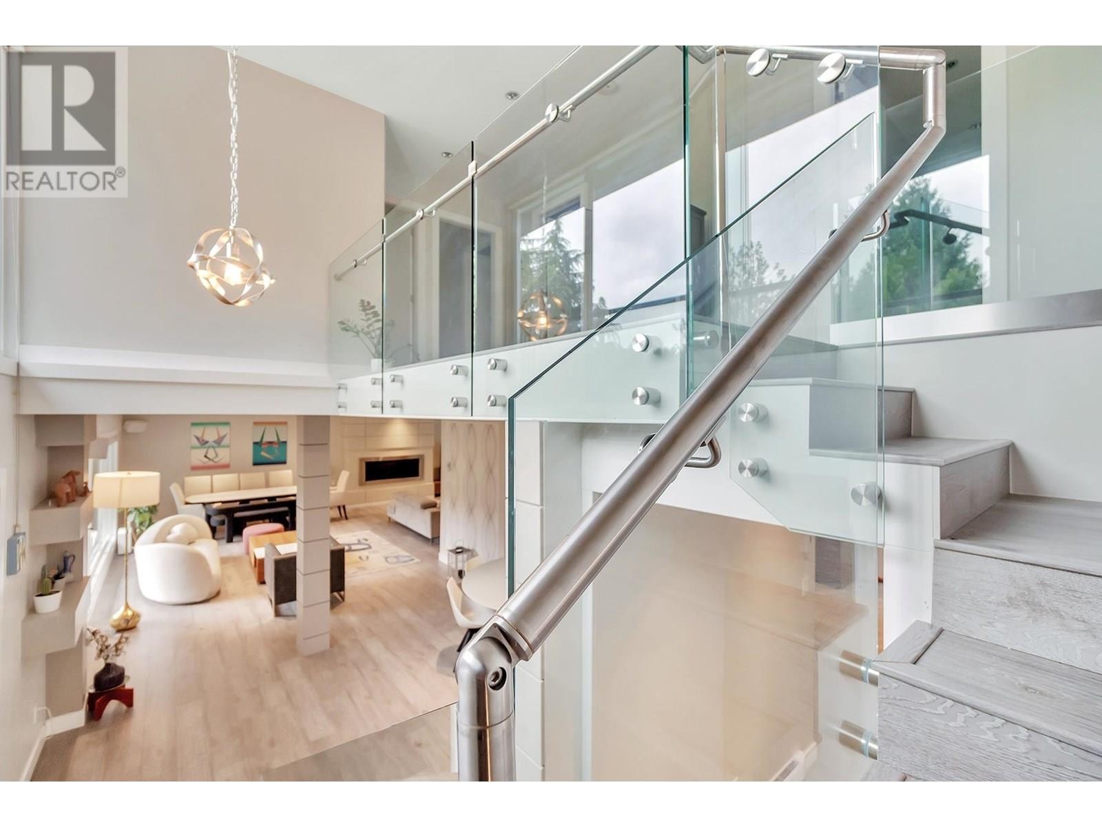 












701 KENWOOD ROAD

,
West Vancouver,




British Columbia
V7S1S7

