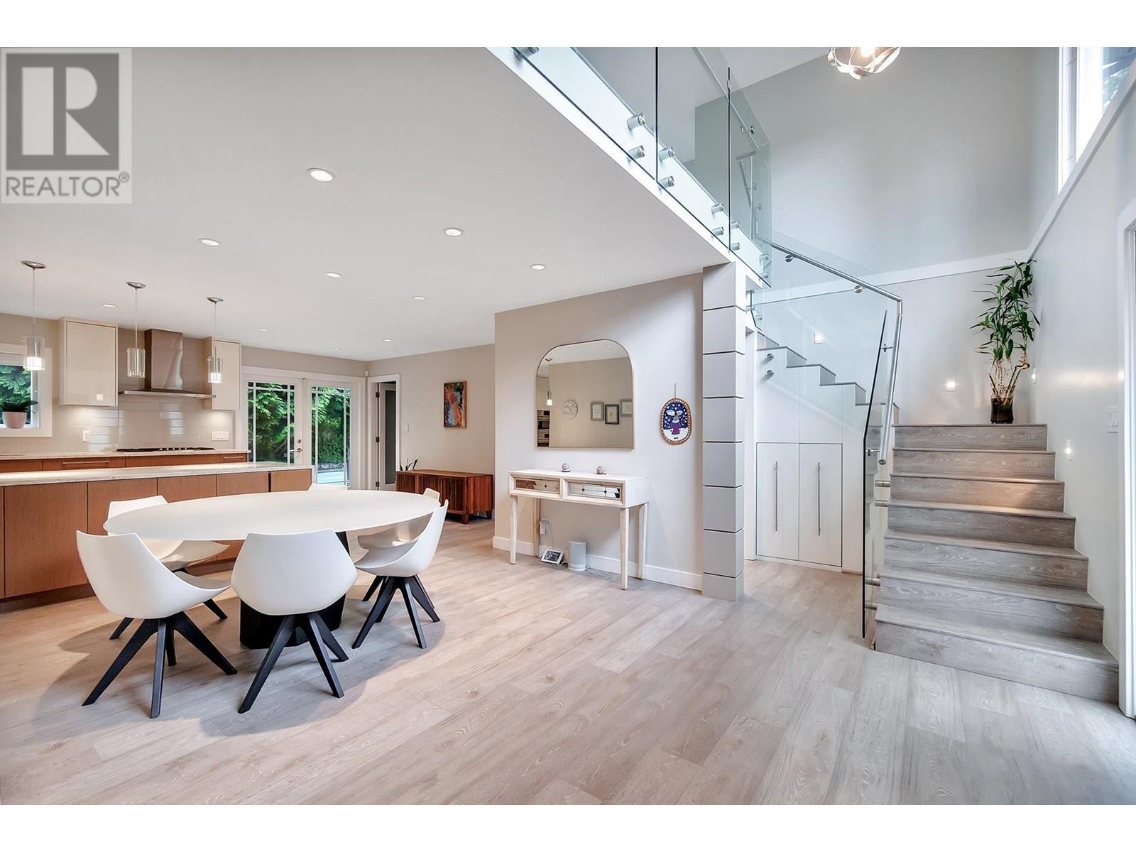 












701 KENWOOD ROAD

,
West Vancouver,




British Columbia
V7S1S7

