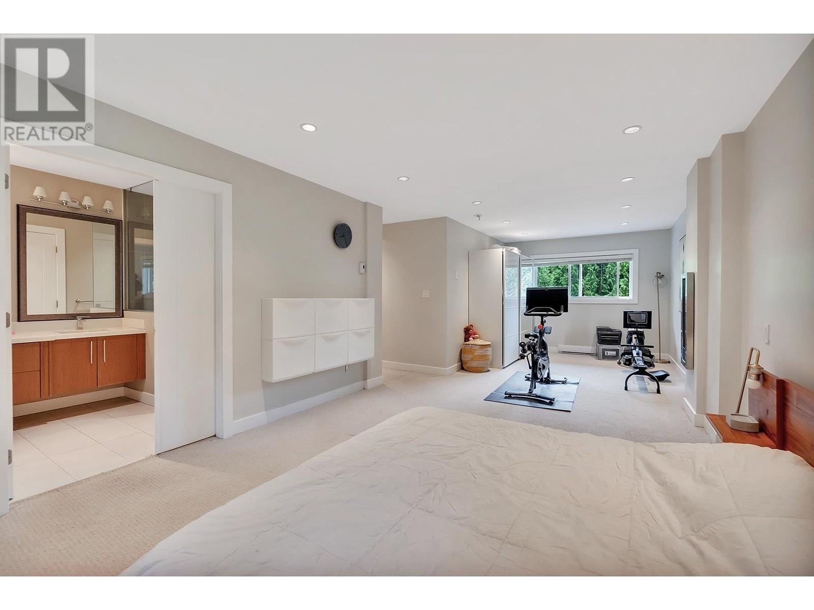 












701 KENWOOD ROAD

,
West Vancouver,




British Columbia
V7S1S7

