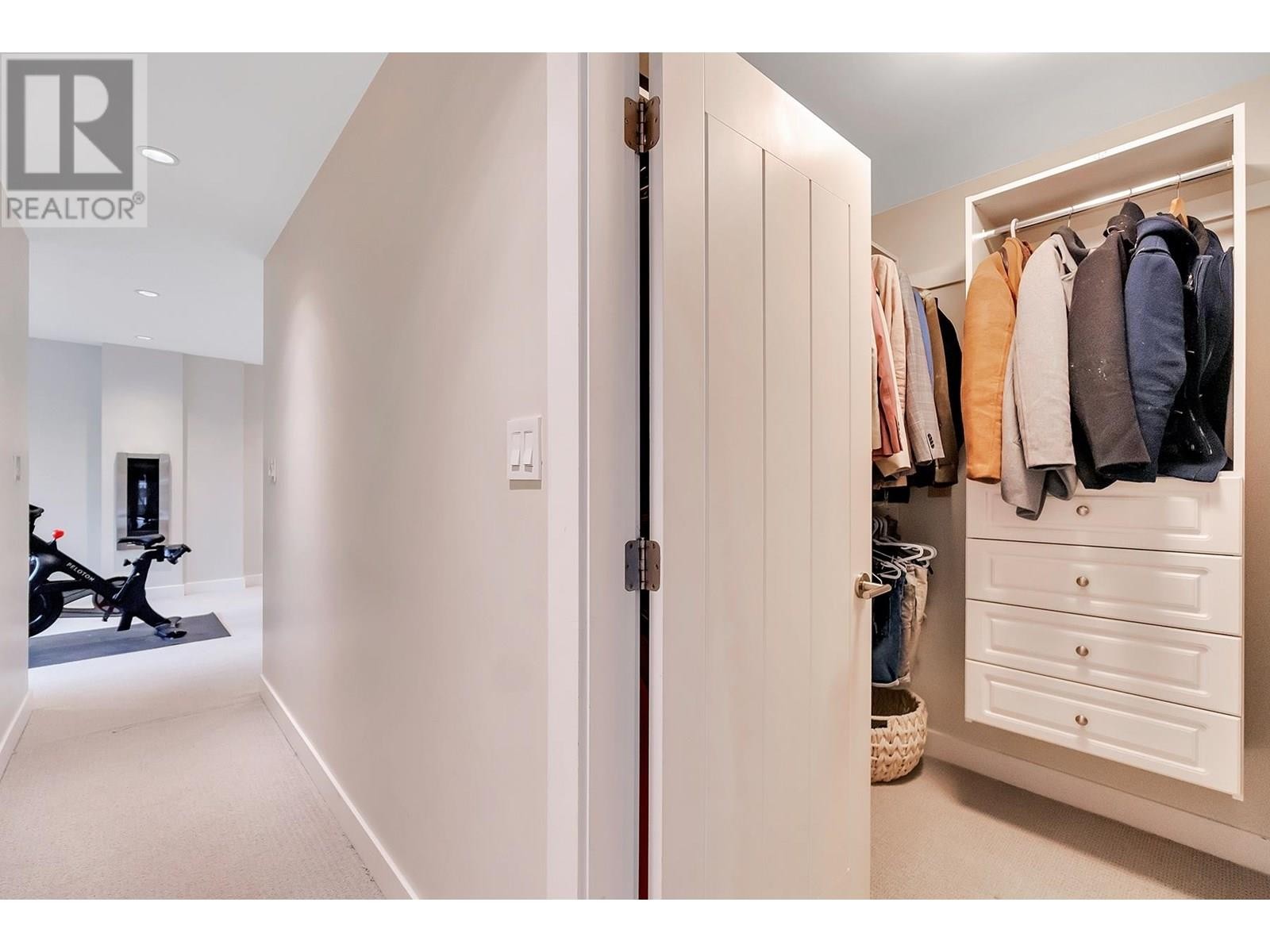 












701 KENWOOD ROAD

,
West Vancouver,




British Columbia
V7S1S7

