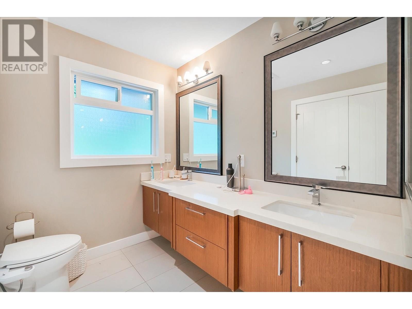












701 KENWOOD ROAD

,
West Vancouver,




British Columbia
V7S1S7

