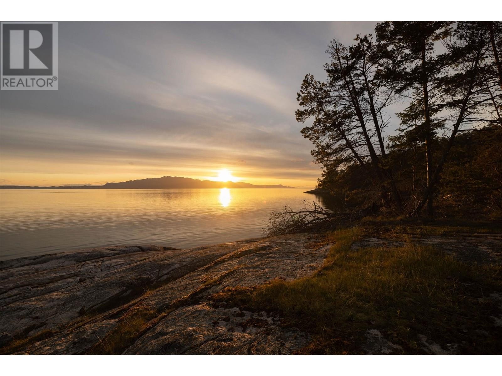 












Lot A-B TURNAGAIN ISLAND

,
Halfmoon Bay,




British Columbia
V7Z1B7

