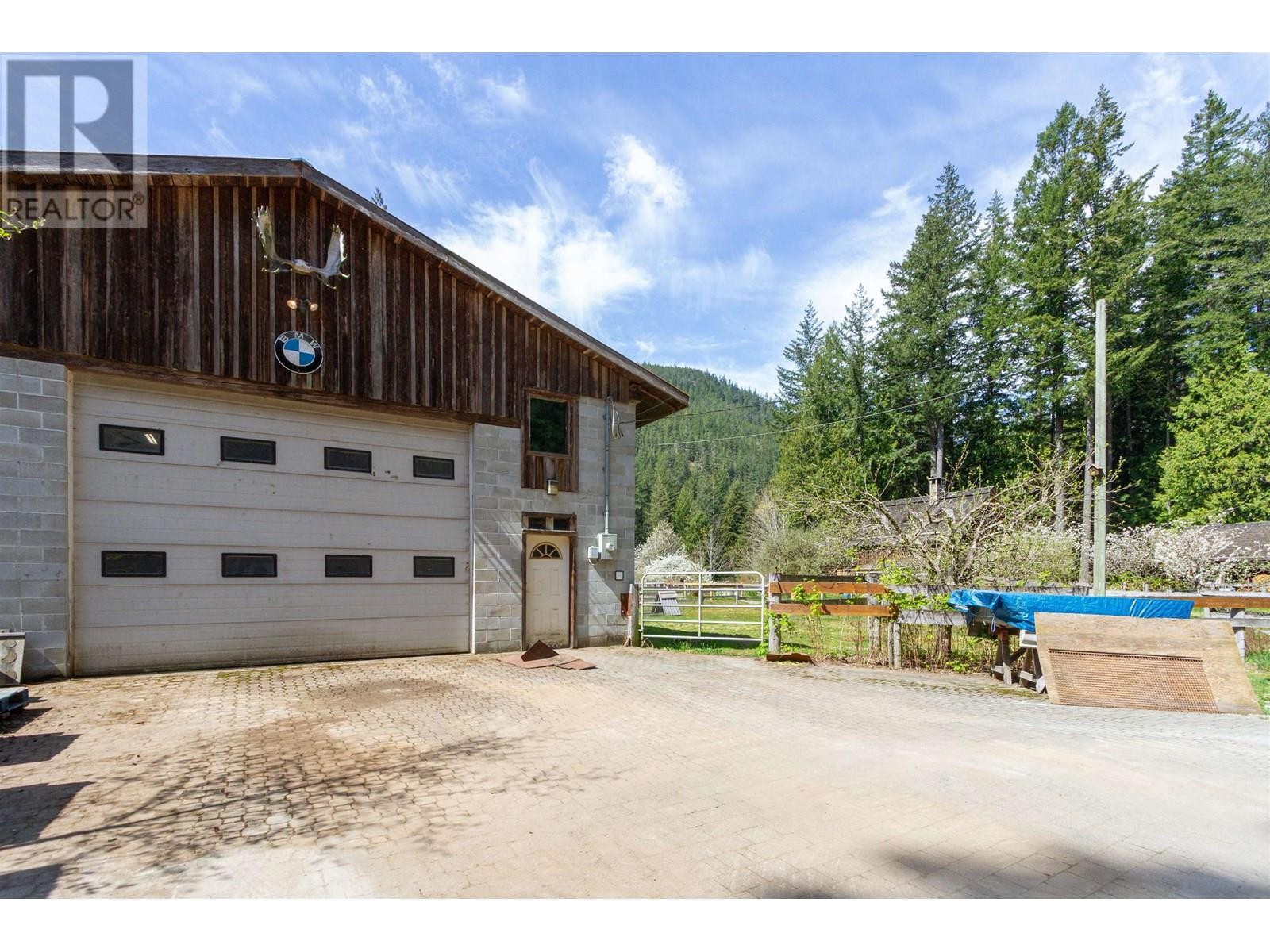 












8101 PARADISE VALLEY ROAD

,
Squamish,




British Columbia
V0N1H0

