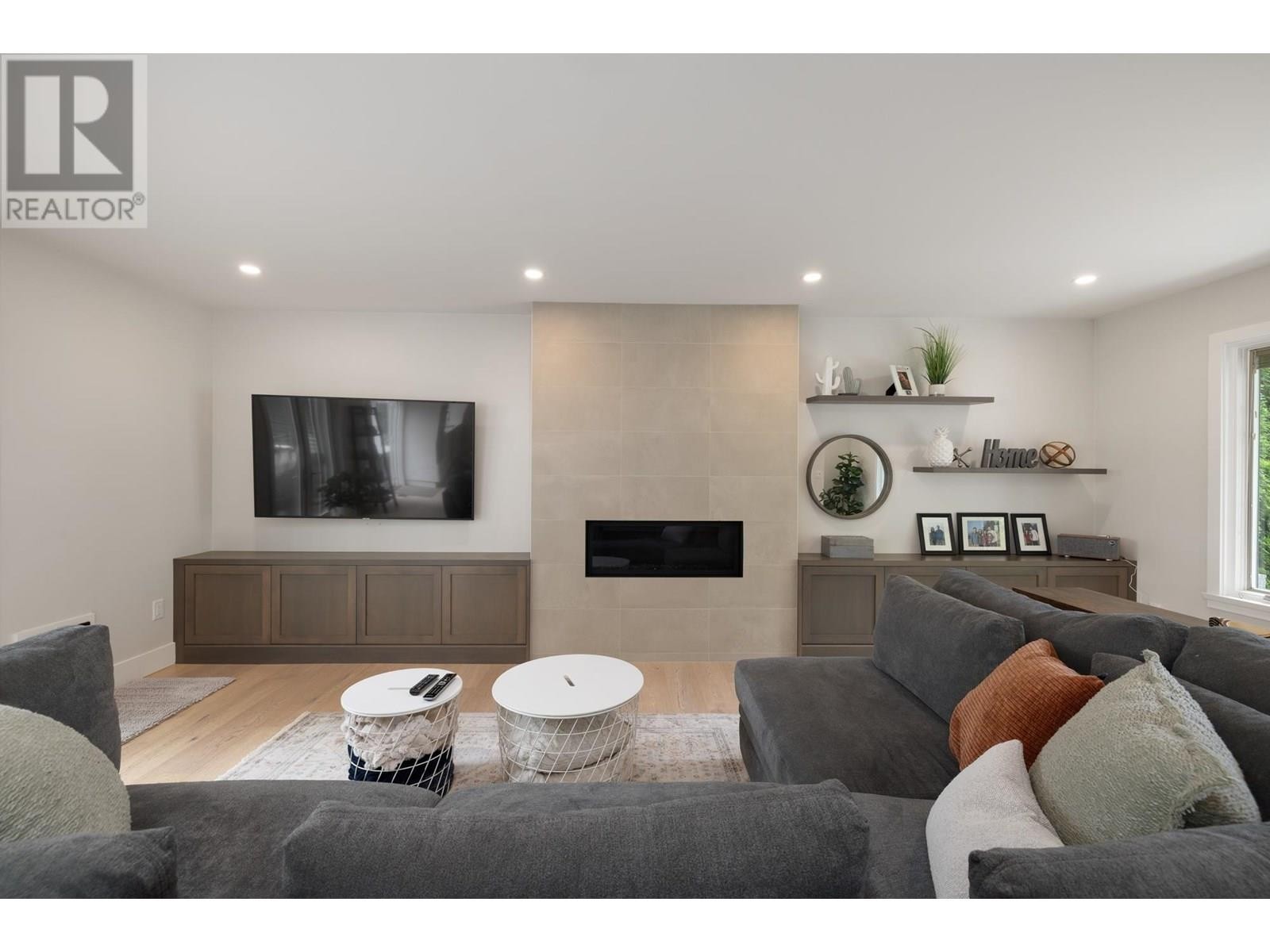 












2678 AILSA CRESCENT

,
North Vancouver,




British Columbia
V7K2B2

