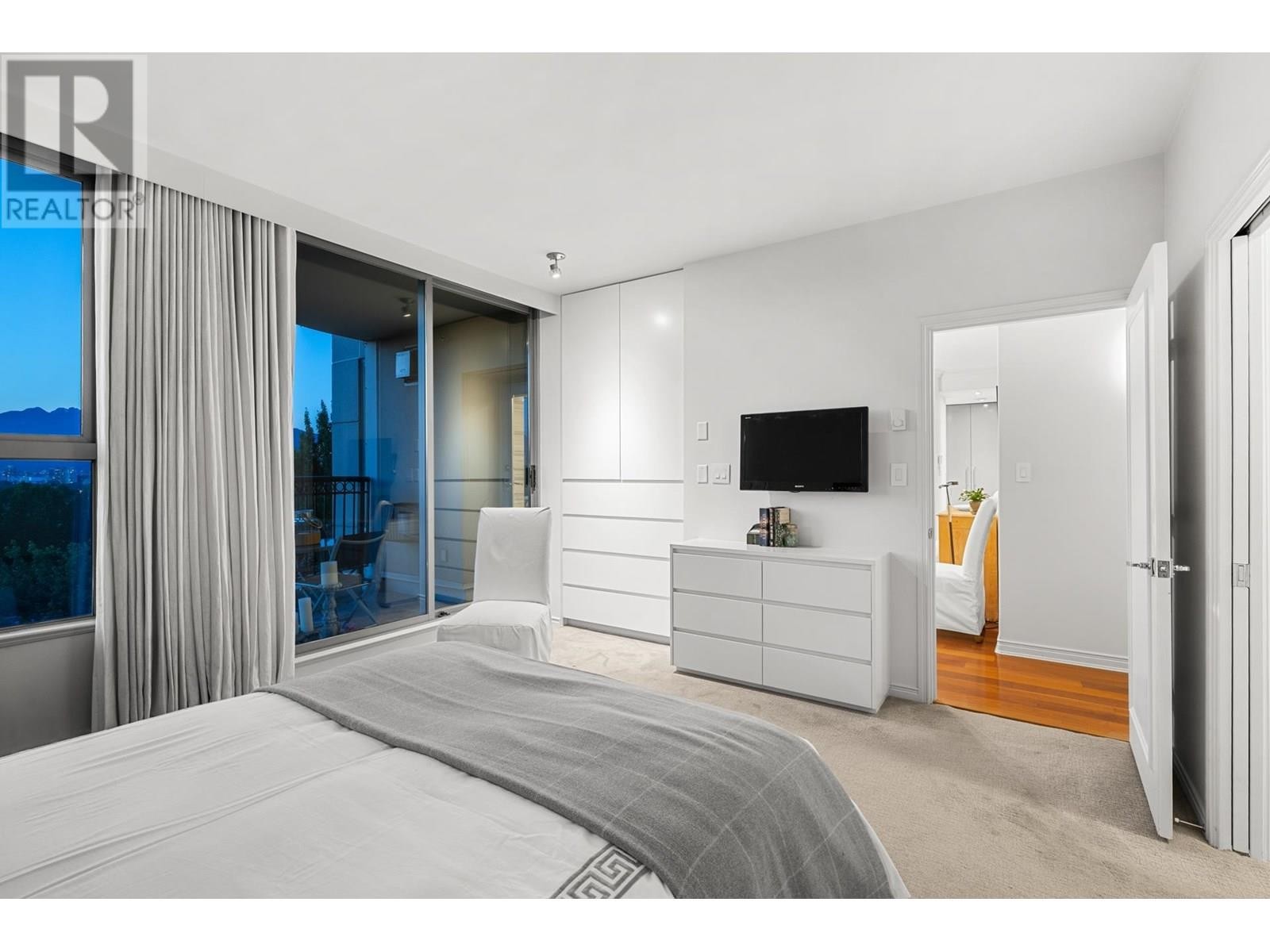 












700 1788 W 13TH AVENUE

,
Vancouver,




British Columbia
V6J2H1

