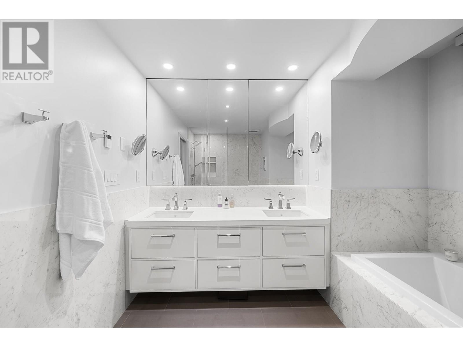 












700 1788 W 13TH AVENUE

,
Vancouver,




British Columbia
V6J2H1

