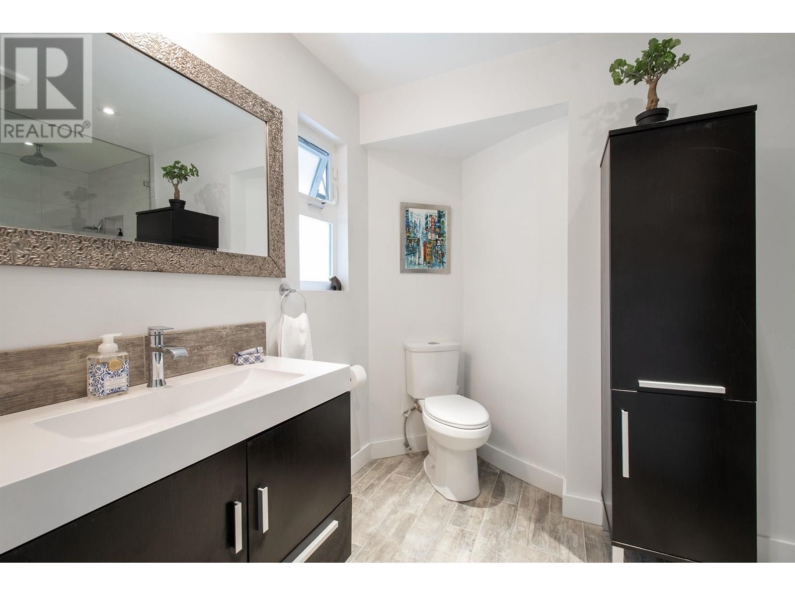 












3855 HILLCREST AVENUE

,
North Vancouver,




British Columbia
V7R4B7

