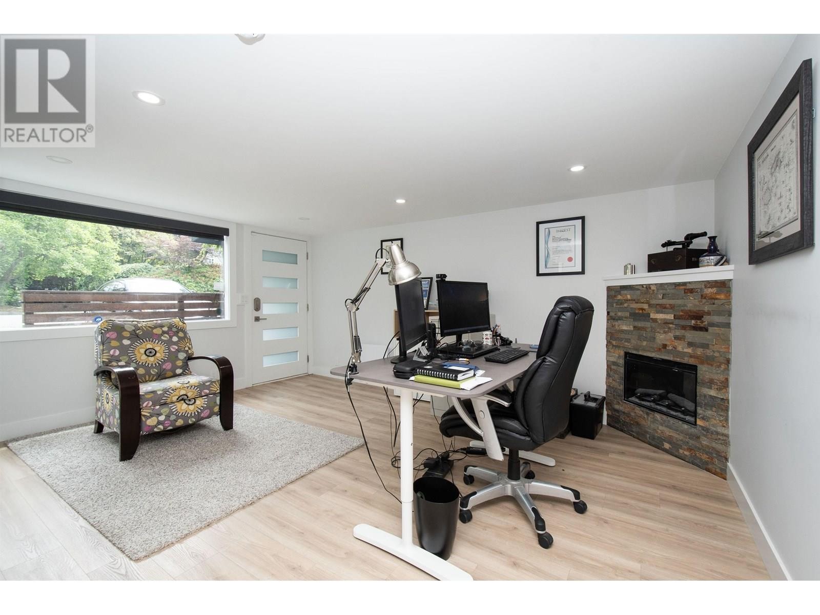 












3855 HILLCREST AVENUE

,
North Vancouver,




British Columbia
V7R4B7

